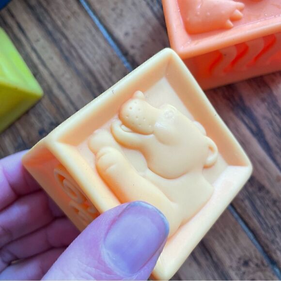 B. You Set of 10 Baby Stacking/ Counting Cubes in Bag - Squeak! - Picture 10 of 10